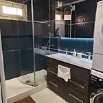 Magnifique 2 Pieces Piscine Parking A Pied Tennis דירה *